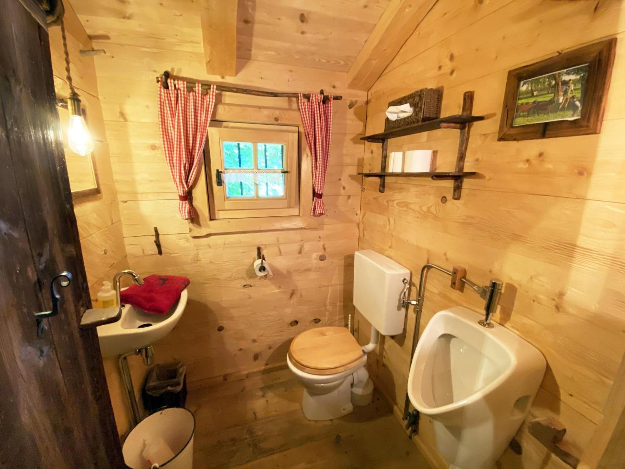 Eco Friendly Chalet Near The Lake In Asten Tittmoning Eksteriør billede